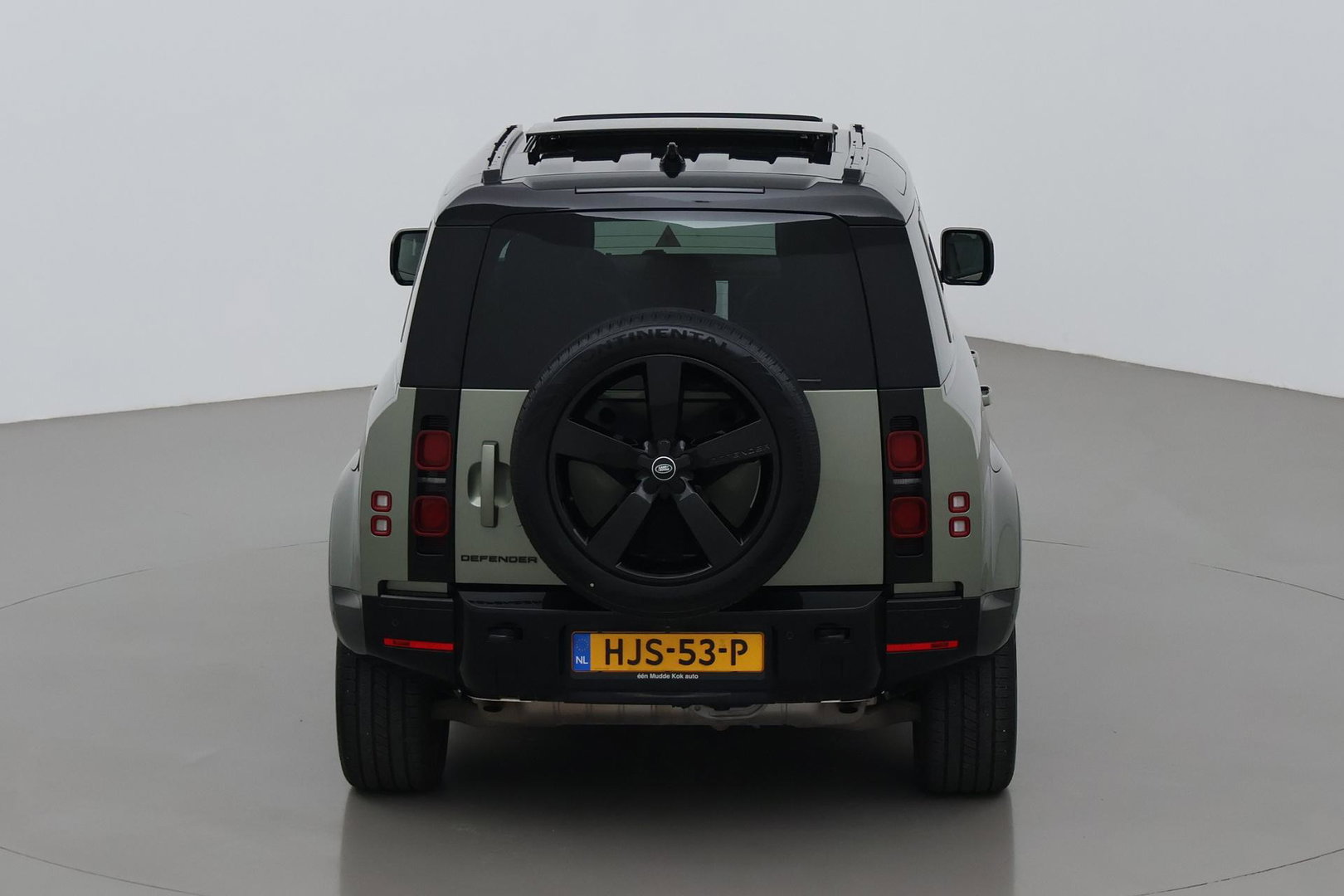 Land Rover Defender 110 2.0 P300e 110 X-Dynamic HSE | ACC | ClearSight | Trekhaak | Luchtvering | Panoramadak | Meridian Surround | 360° Camera | Ventilatie