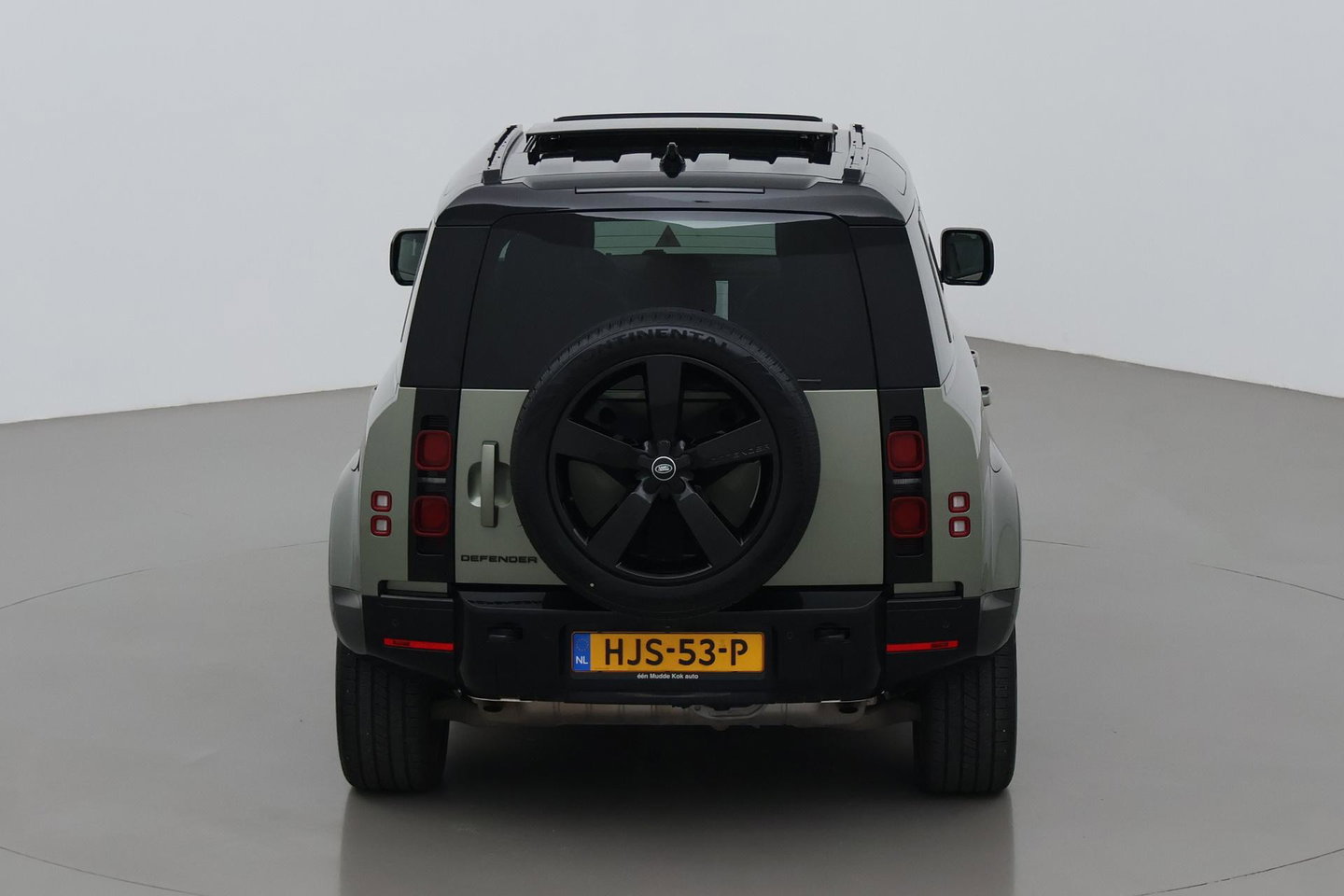 Land Rover Defender 110 2.0 P300e 110 X-Dynamic HSE | ACC | ClearSight | Trekhaak | Luchtvering | Panoramadak | Meridian Surround | 360° Camera | Ventilatie