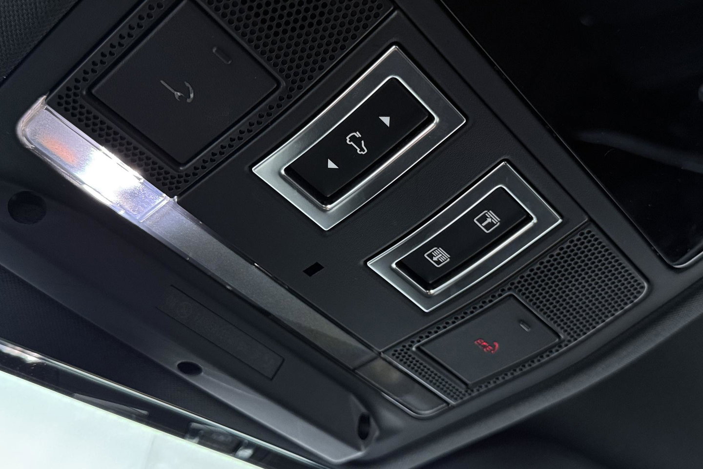 Land Rover Defender 2.0 P300e 110 X-Dynamic SE | FACELIFT | ACC | Panoramadak | ClearSight | Stoel+Stuurverwarming | Trekhaak