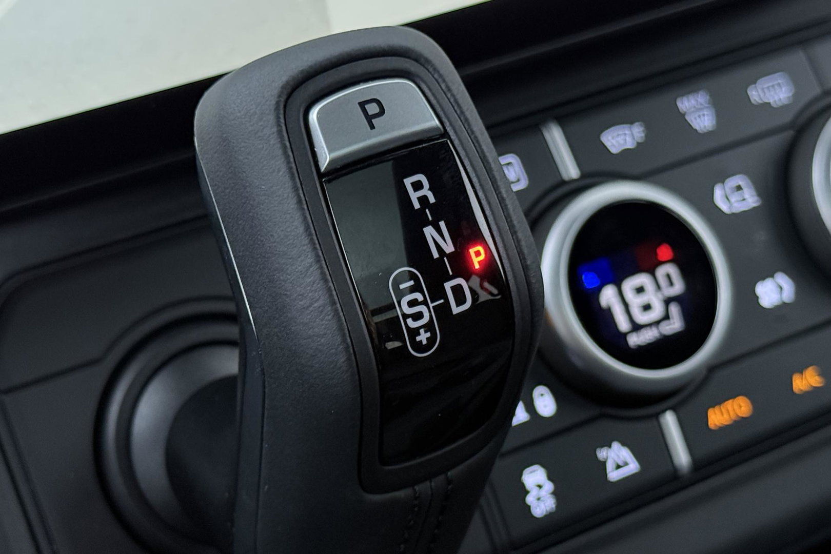 Land Rover Defender 2.0 P300e 110 X-Dynamic SE | FACELIFT | ACC | Panoramadak | ClearSight | Stoel+Stuurverwarming | Trekhaak