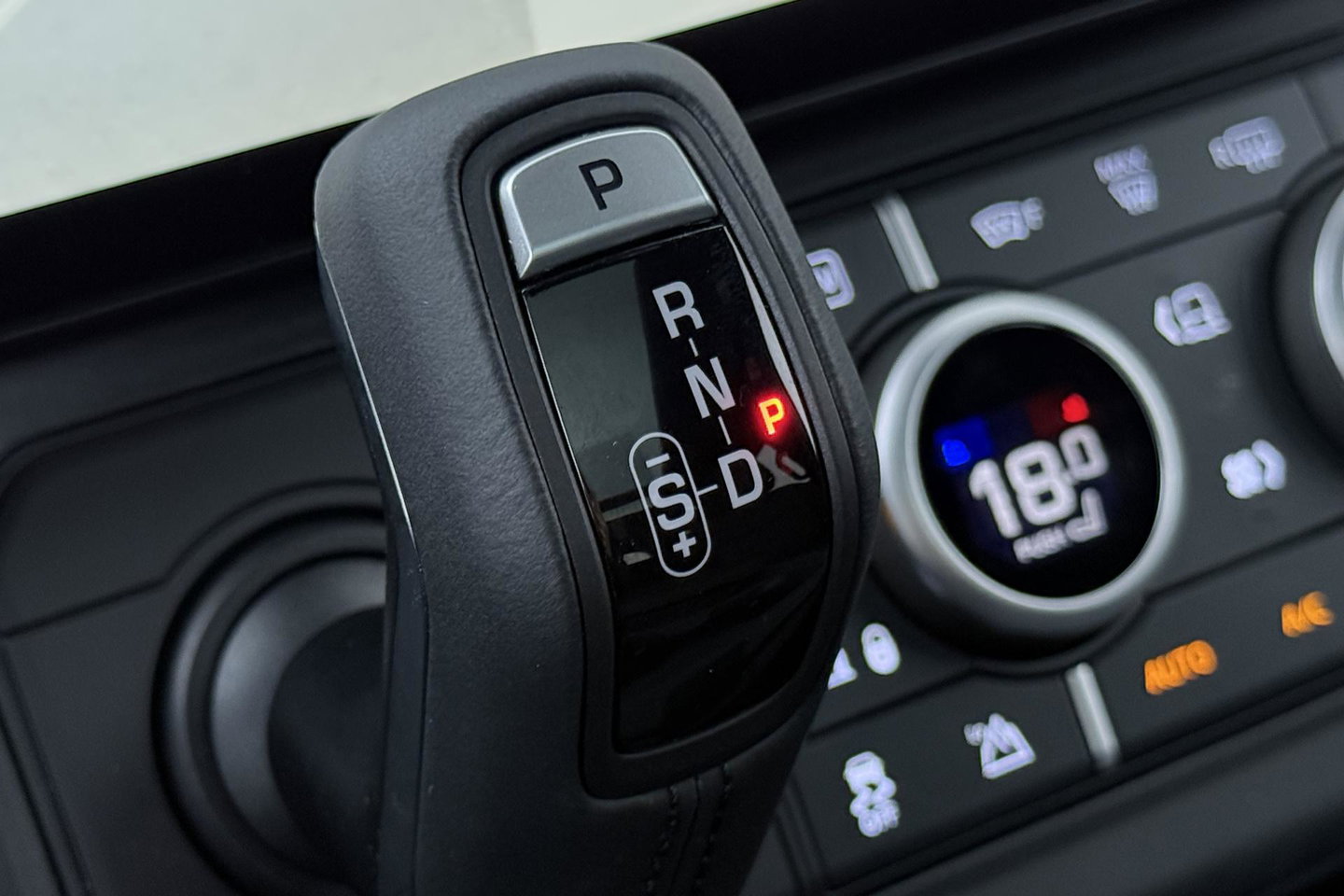 Land Rover Defender 2.0 P300e 110 X-Dynamic SE | FACELIFT | ACC | Panoramadak | ClearSight | Stoel+Stuurverwarming | Trekhaak