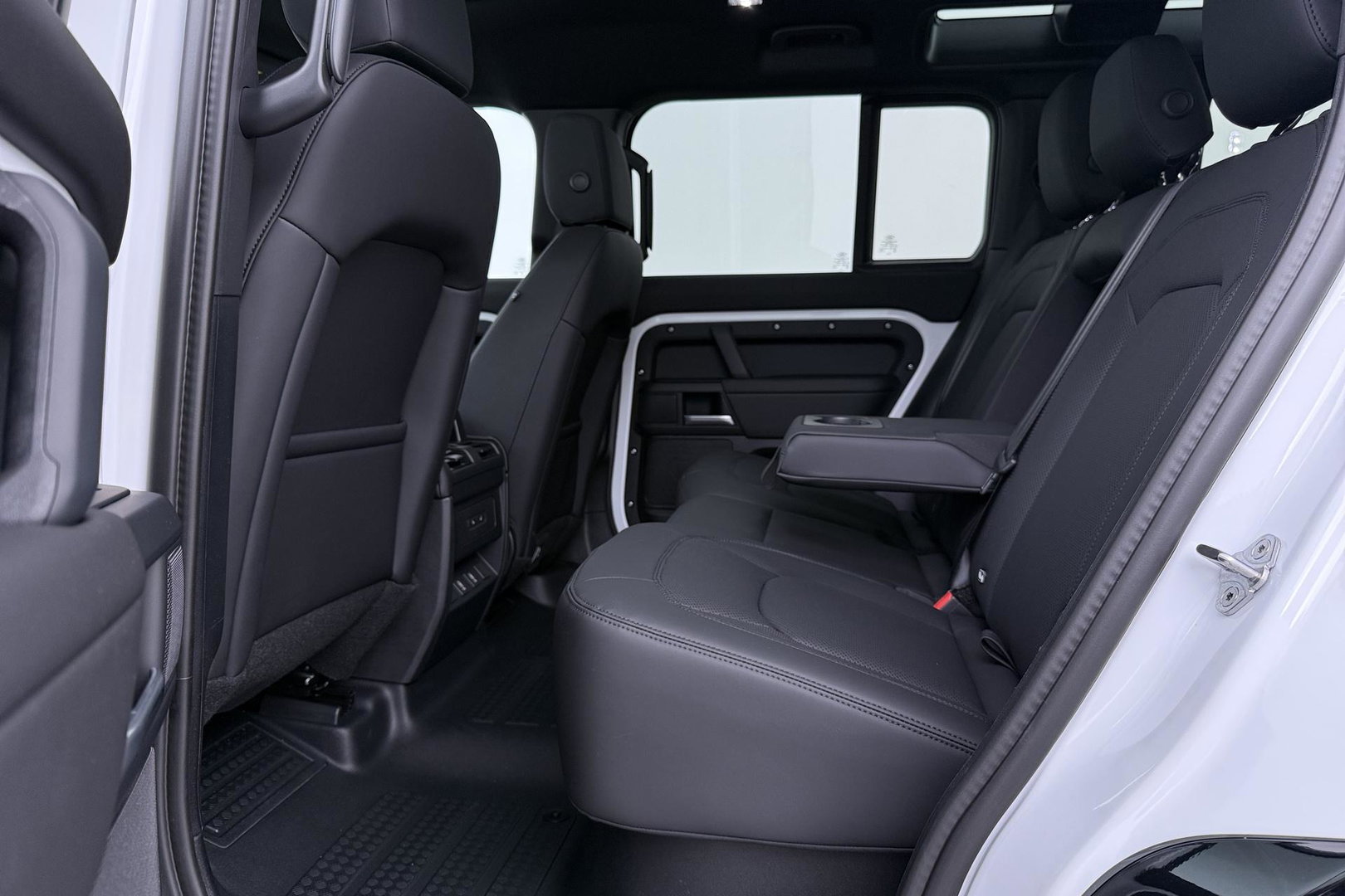 Land Rover Defender 2.0 P300e 110 X-Dynamic SE | FACELIFT | ACC | Panoramadak | ClearSight | Stoel+Stuurverwarming | Trekhaak