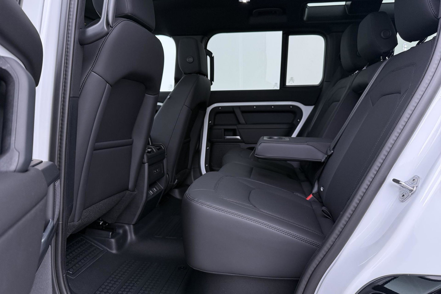 Land Rover Defender 2.0 P300e 110 X-Dynamic SE | FACELIFT | ACC | Panoramadak | ClearSight | Stoel+Stuurverwarming | Trekhaak