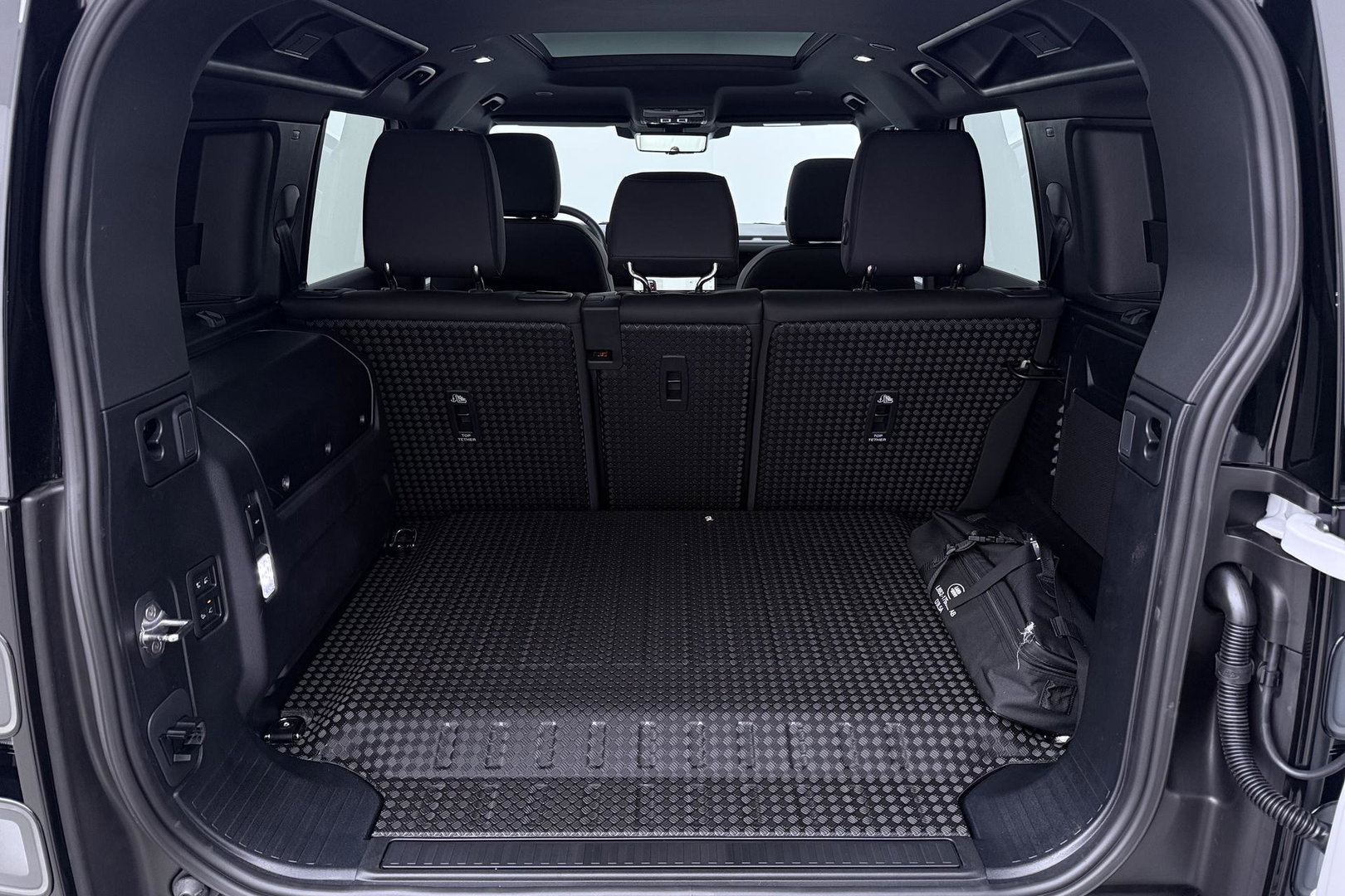 Land Rover Defender 2.0 P300e 110 X-Dynamic SE | FACELIFT | ACC | Panoramadak | ClearSight | Stoel+Stuurverwarming | Trekhaak