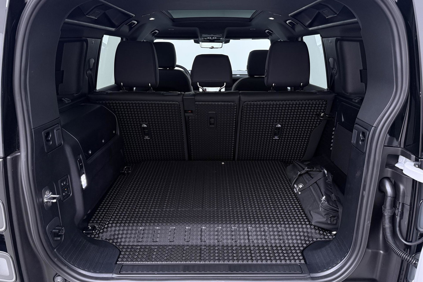 Land Rover Defender 2.0 P300e 110 X-Dynamic SE | FACELIFT | ACC | Panoramadak | ClearSight | Stoel+Stuurverwarming | Trekhaak