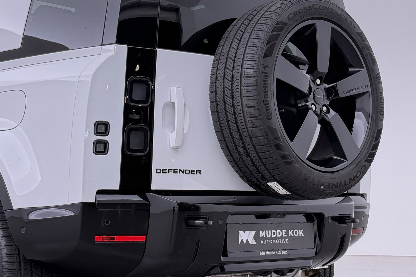 Land Rover Defender 2.0 P300e 110 X-Dynamic SE | FACELIFT | ACC | Panoramadak | ClearSight | Stoel+Stuurverwarming | Trekhaak