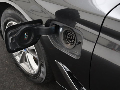 BMW 5 Serie 530e iPerformance High Executive | Leder | Elektrische stoelen | Stoelverwarming | Sfeerverlichting | Adaptive cruise | Carplay | Climate control | Camera | Park assist | PHEV