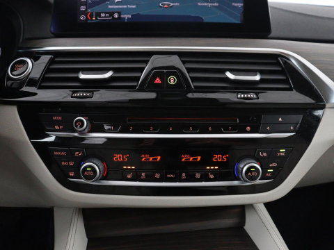 BMW 5 Serie 530e iPerformance High Executive | Leder | Elektrische stoelen | Stoelverwarming | Sfeerverlichting | Adaptive cruise | Carplay | Climate control | Camera | Park assist | PHEV