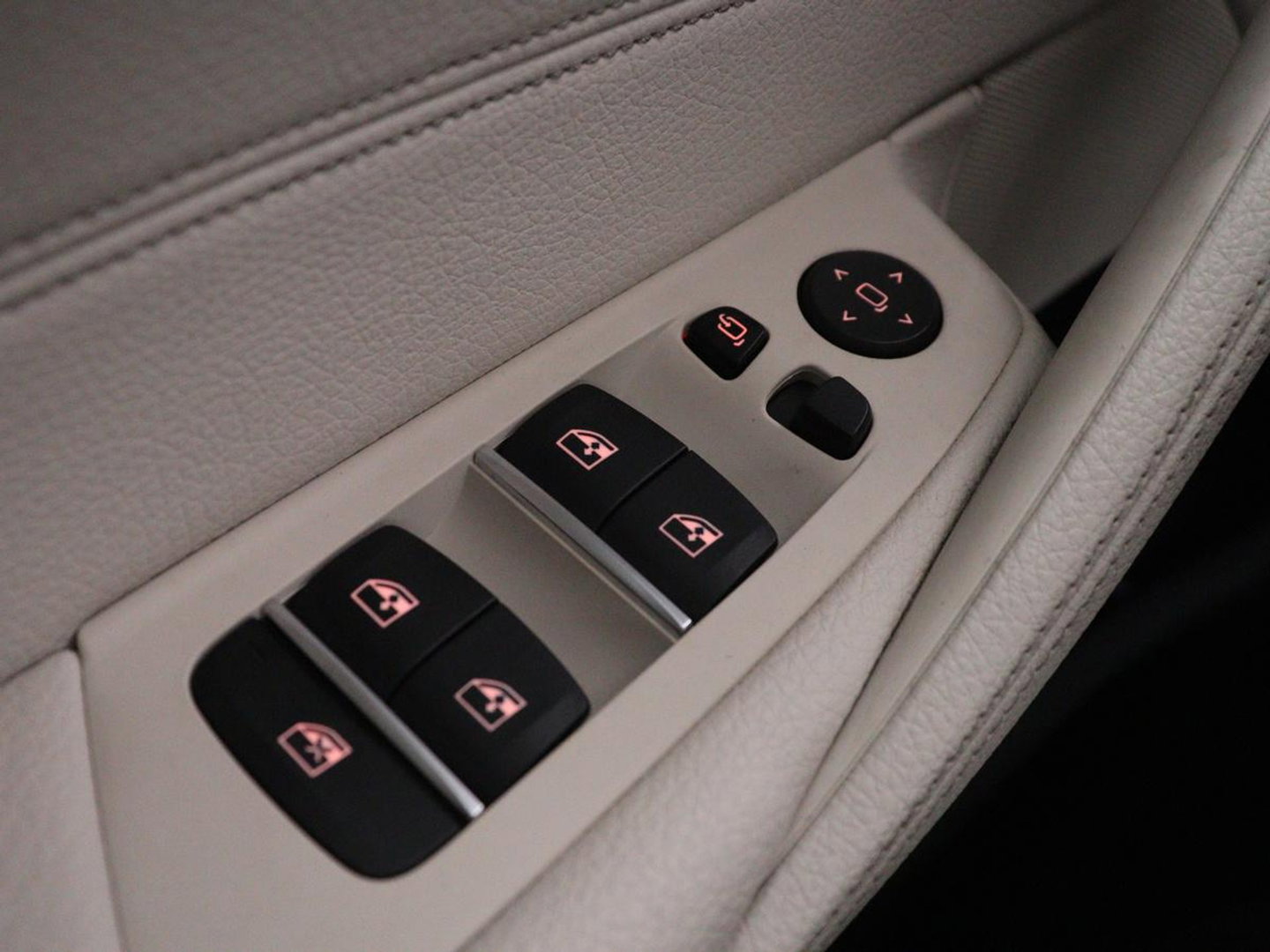 BMW 5 Serie 530e iPerformance High Executive | Leder | Elektrische stoelen | Stoelverwarming | Sfeerverlichting | Adaptive cruise | Carplay | Climate control | Camera | Park assist | PHEV