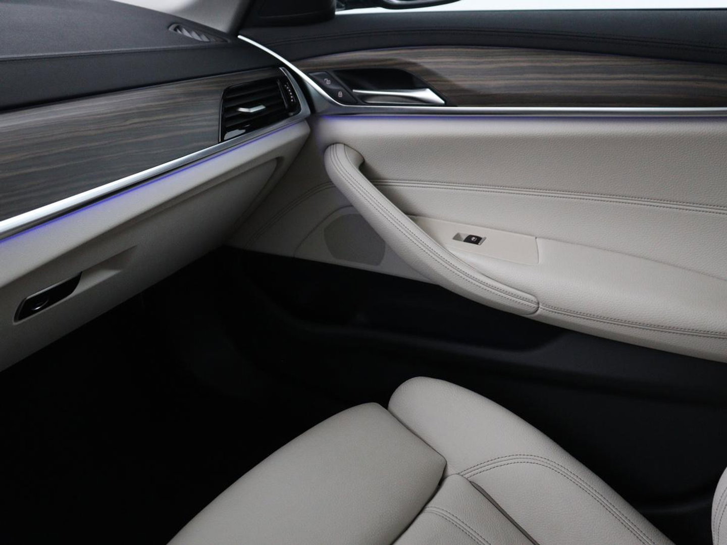 BMW 5 Serie 530e iPerformance High Executive | Leder | Elektrische stoelen | Stoelverwarming | Sfeerverlichting | Adaptive cruise | Carplay | Climate control | Camera | Park assist | PHEV