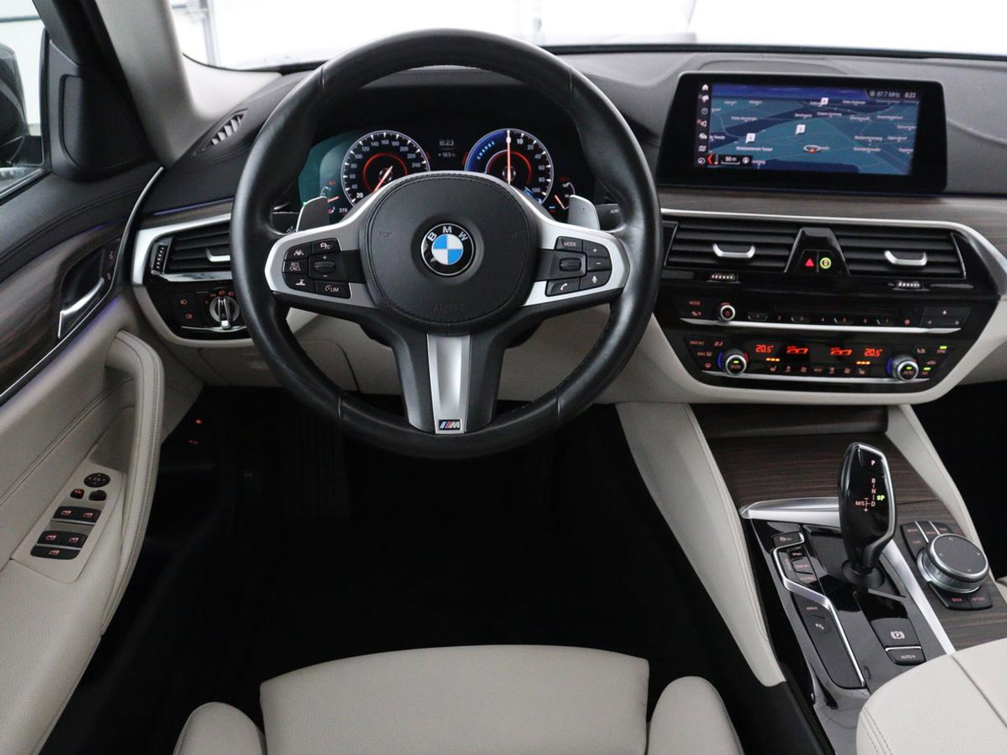 BMW 5 Serie 530e iPerformance High Executive | Leder | Elektrische stoelen | Stoelverwarming | Sfeerverlichting | Adaptive cruise | Carplay | Climate control | Camera | Park assist | PHEV