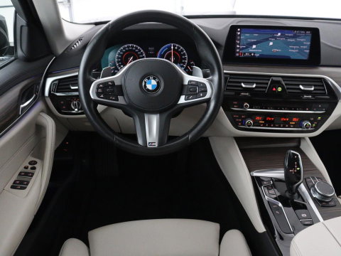BMW 5 Serie 530e iPerformance High Executive | Leder | Elektrische stoelen | Stoelverwarming | Sfeerverlichting | Adaptive cruise | Carplay | Climate control | Camera | Park assist | PHEV