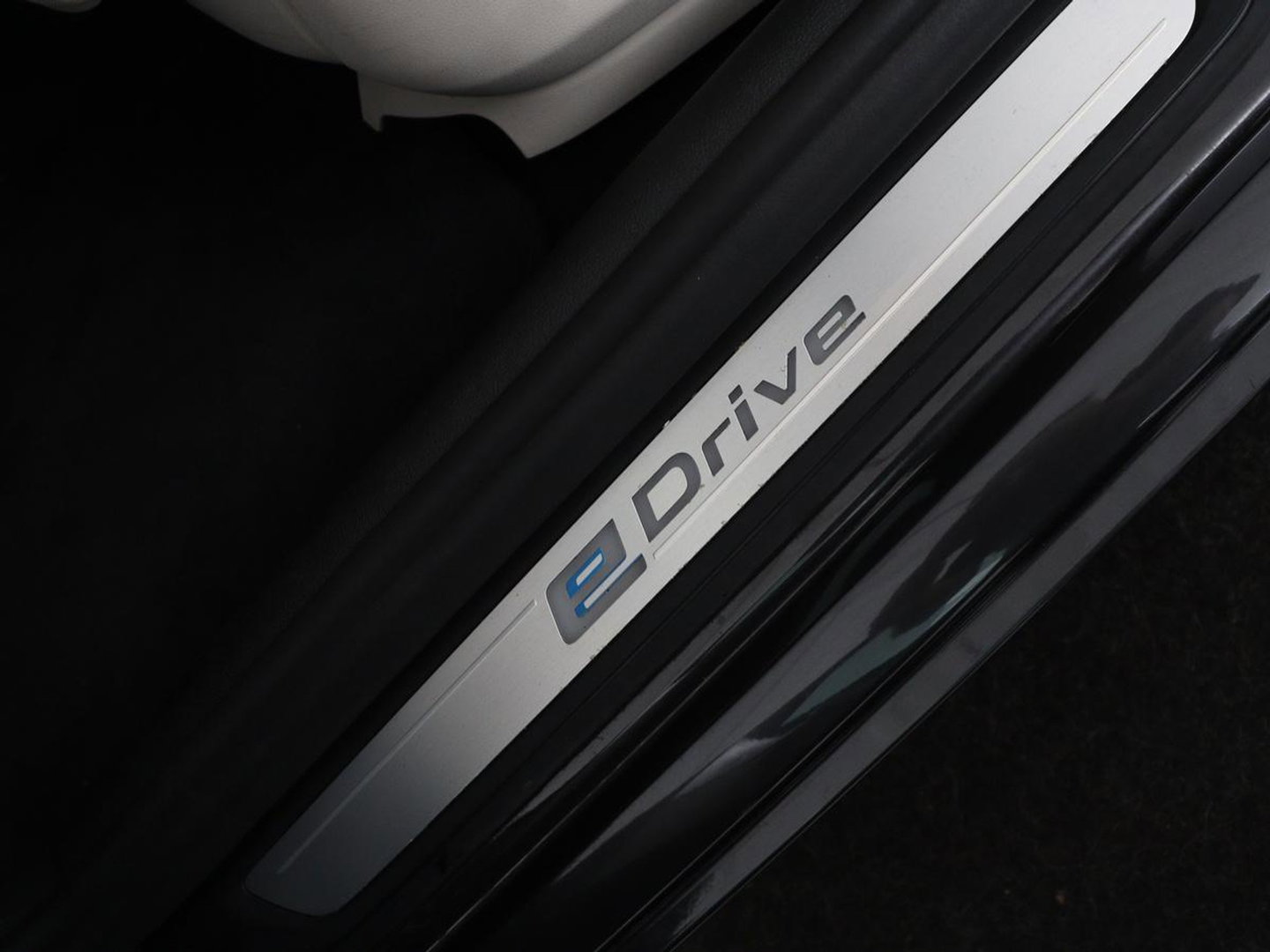 BMW 5 Serie 530e iPerformance High Executive | Leder | Elektrische stoelen | Stoelverwarming | Sfeerverlichting | Adaptive cruise | Carplay | Climate control | Camera | Park assist | PHEV
