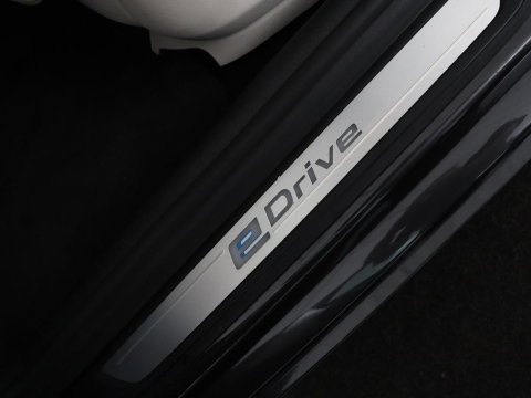 BMW 5 Serie 530e iPerformance High Executive | Leder | Elektrische stoelen | Stoelverwarming | Sfeerverlichting | Adaptive cruise | Carplay | Climate control | Camera | Park assist | PHEV