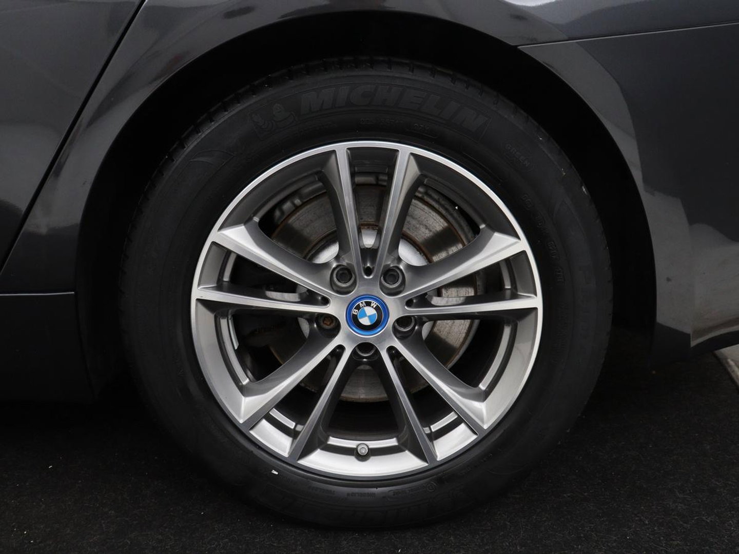 BMW 5 Serie 530e iPerformance High Executive | Leder | Elektrische stoelen | Stoelverwarming | Sfeerverlichting | Adaptive cruise | Carplay | Climate control | Camera | Park assist | PHEV