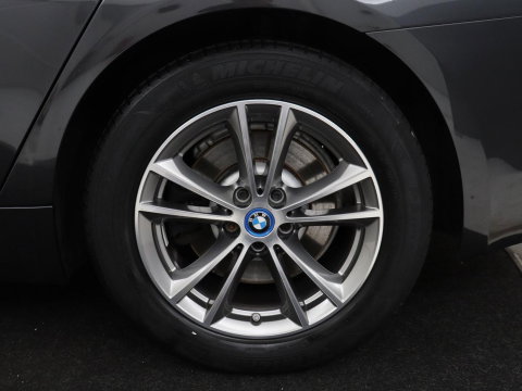 BMW 5 Serie 530e iPerformance High Executive | Leder | Elektrische stoelen | Stoelverwarming | Sfeerverlichting | Adaptive cruise | Carplay | Climate control | Camera | Park assist | PHEV