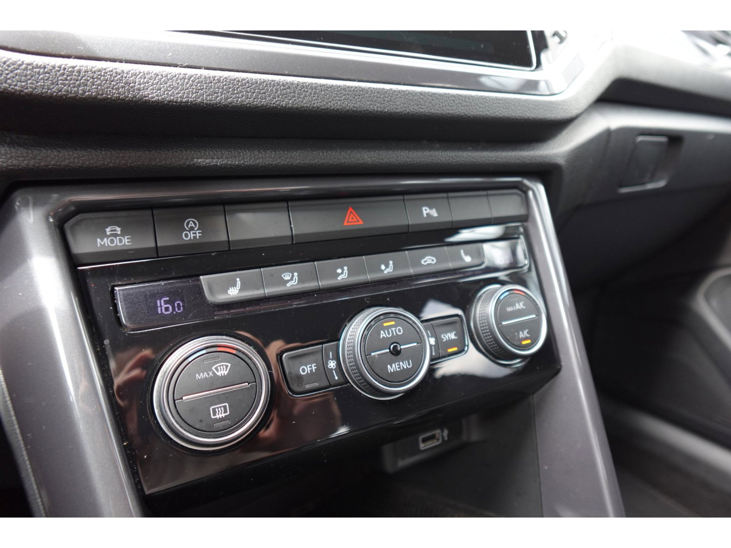 Volkswagen T-Roc 1.5 TSI Sport Business R PANO CAM ACC