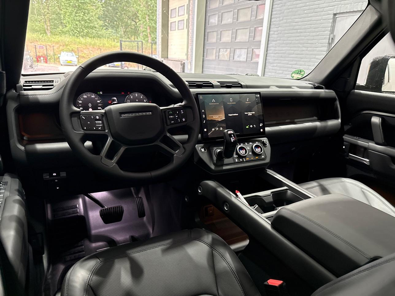 Land Rover Defender 2.0 P300e 110 X-Dynamic HSE | ACC | Trekhaak | Luchtvering | 360° Camera | Head-Up | Meridian Surround | Panoramadak | Stoelventilatie