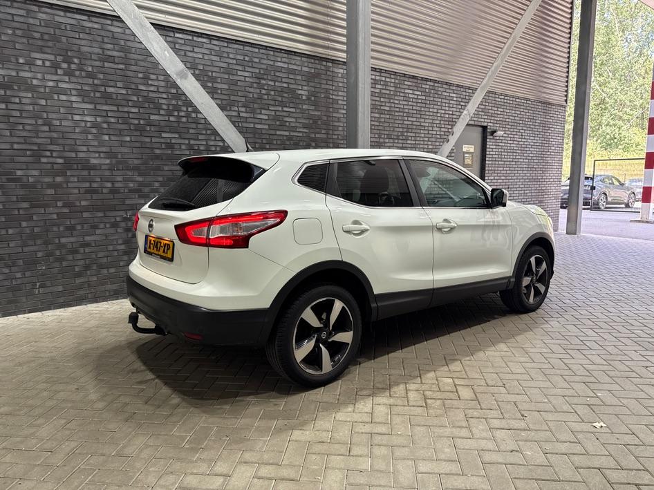 Nissan QASHQAI 1.2 Acenta | Trekhaak | 360° Camera | Keyless Entry | Getint Glas