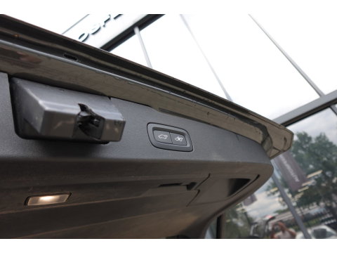 Volvo V60 2.0 T8 Twin Engine AWD Inscription PANO KEYLESS
