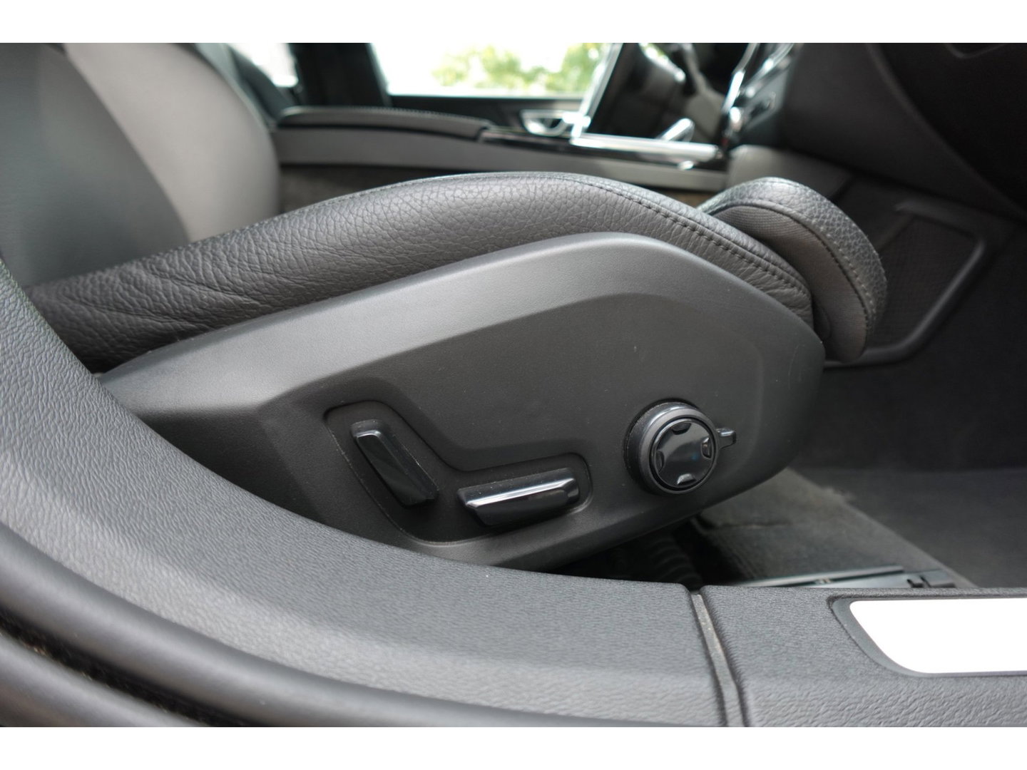 Volvo V60 2.0 T8 Twin Engine AWD Inscription PANO KEYLESS