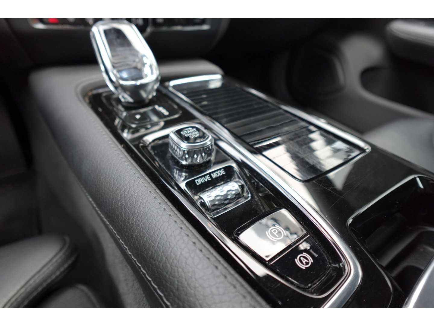 Volvo V60 2.0 T8 Twin Engine AWD Inscription PANO KEYLESS