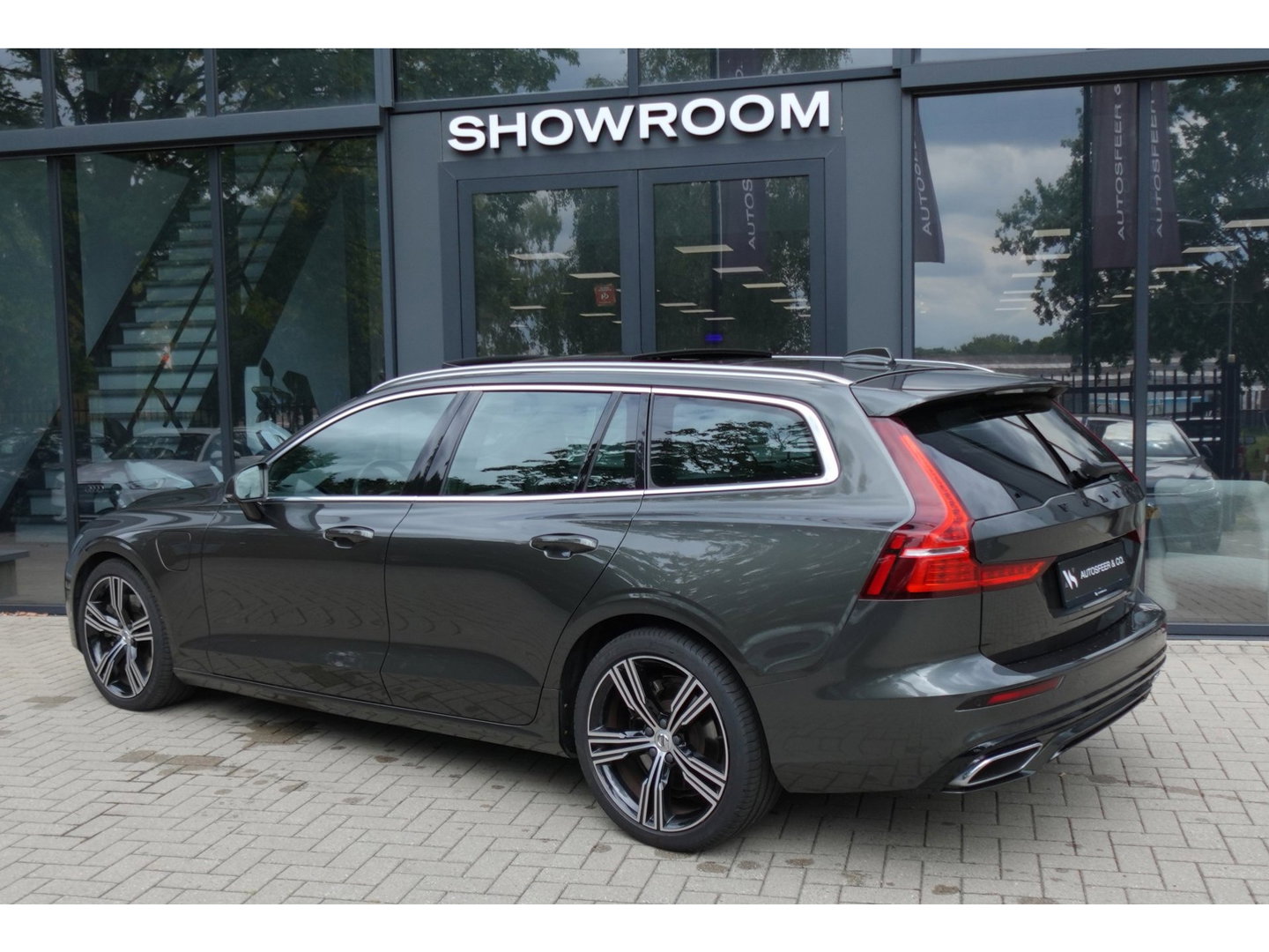 Volvo V60 2.0 T8 Twin Engine AWD Inscription PANO KEYLESS
