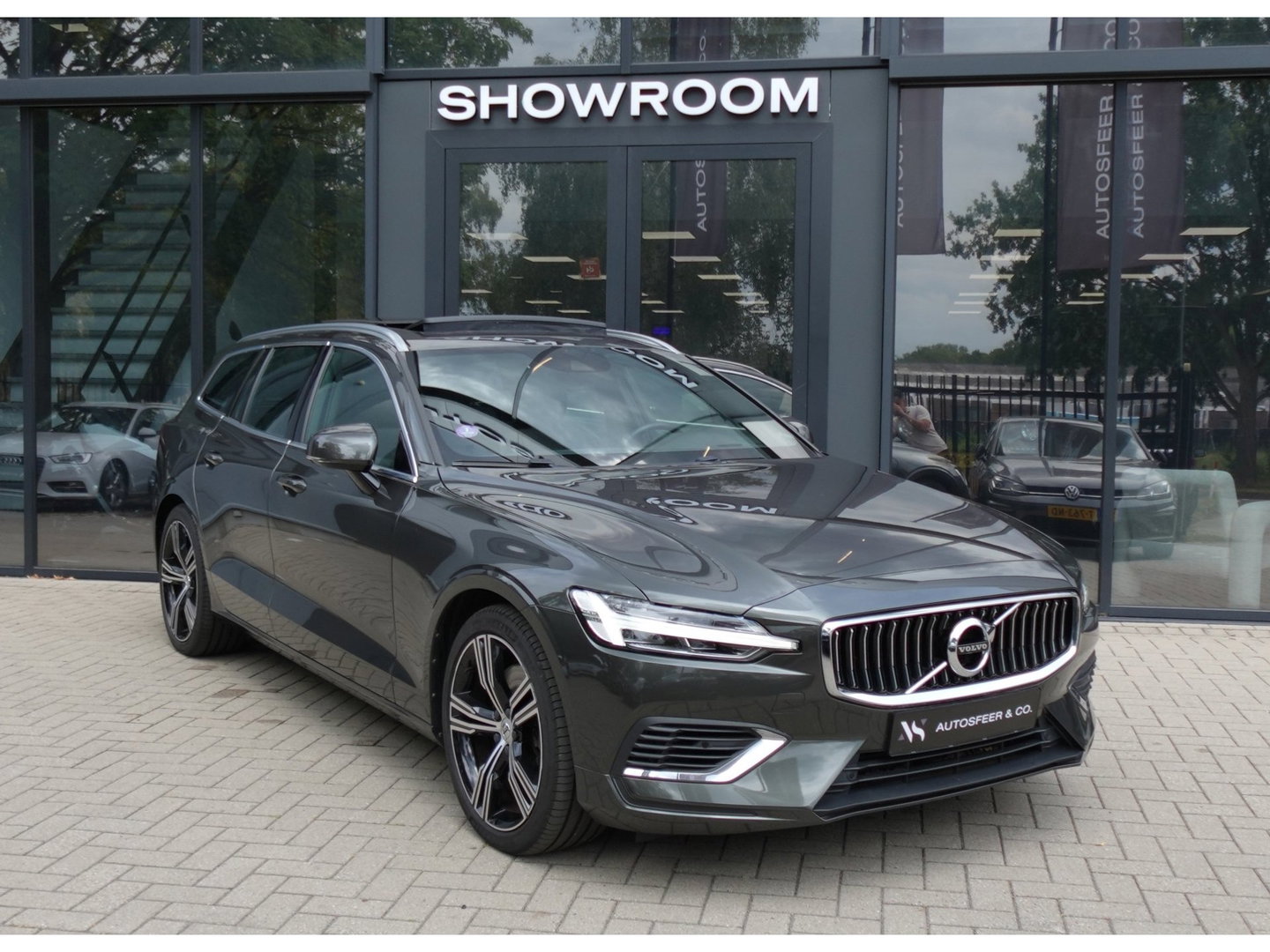 Volvo V60 2.0 T8 Twin Engine AWD Inscription PANO KEYLESS