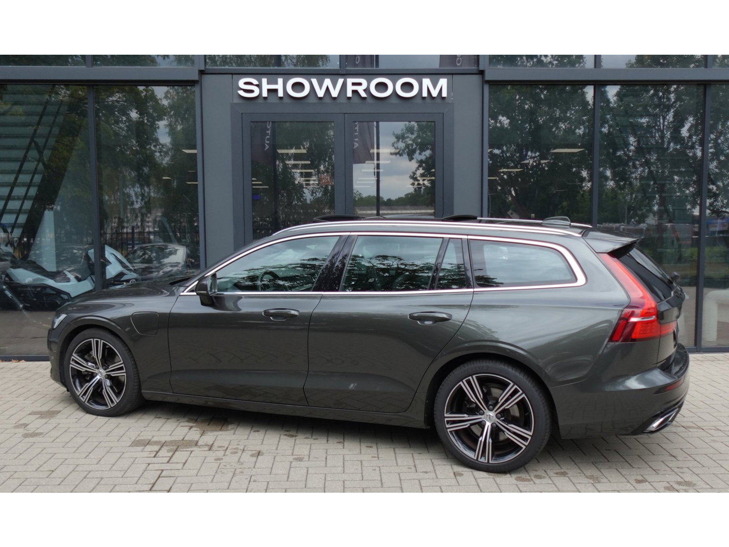 Volvo V60 2.0 T8 Twin Engine AWD Inscription PANO KEYLESS