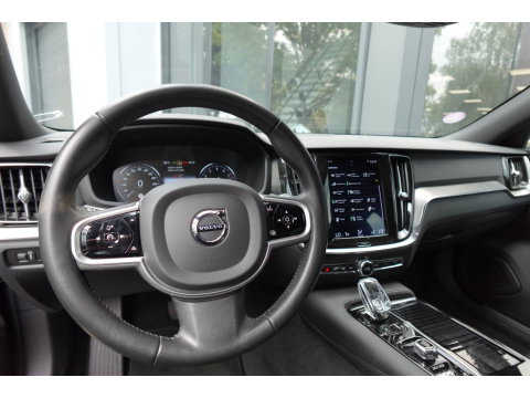 Volvo V60 2.0 T8 Twin Engine AWD Inscription PANO KEYLESS