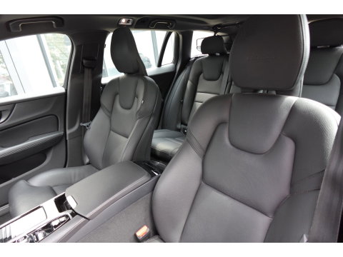 Volvo V60 2.0 T8 Twin Engine AWD Inscription PANO KEYLESS