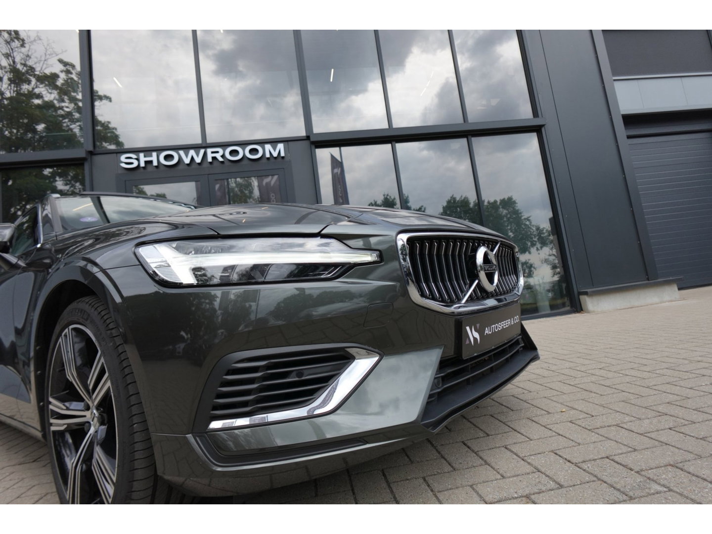 Volvo V60 2.0 T8 Twin Engine AWD Inscription PANO KEYLESS