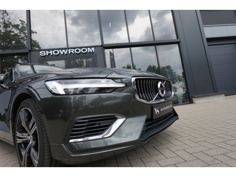 Volvo V60 2.0 T8 Twin Engine AWD Inscription PANO KEYLESS