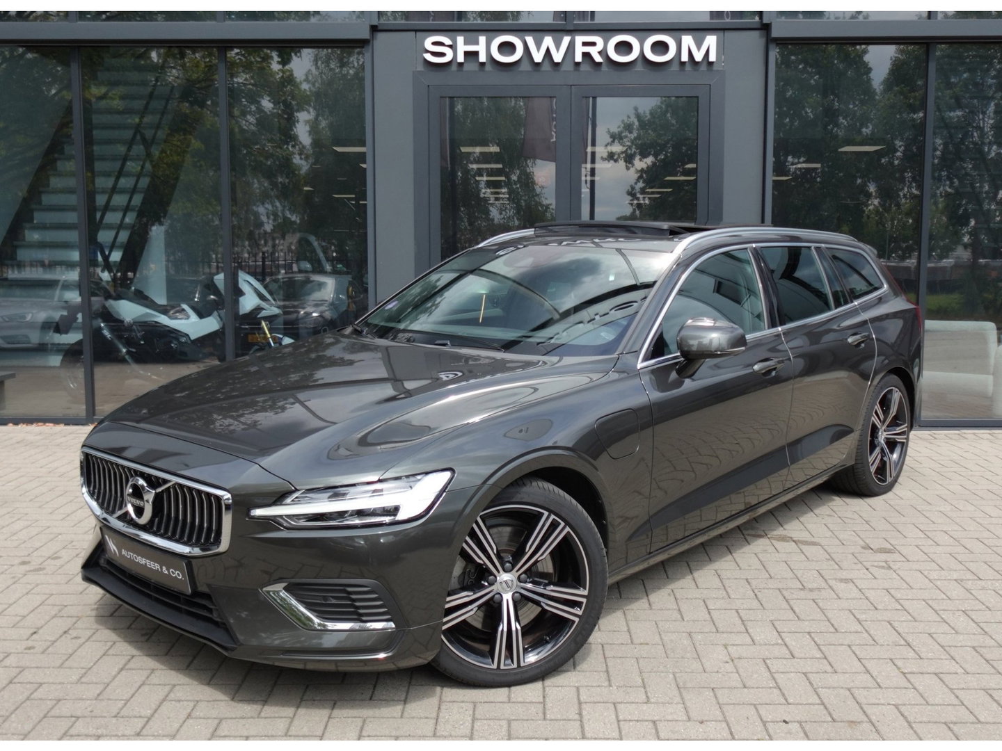 Volvo V60 2.0 T8 Twin Engine AWD Inscription PANO KEYLESS