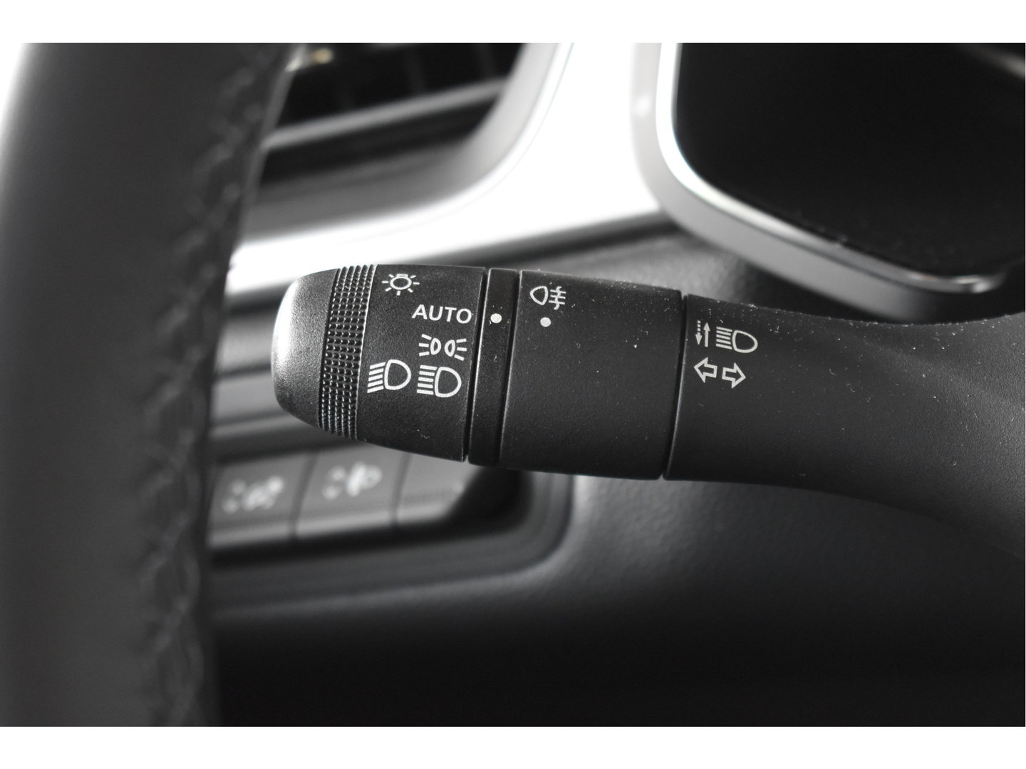 Renault Captur 1.6 E-Tech Hybrid 145 pk Intens Bi-Tone | NL-Auto | Trekhaak | Camera | Carplay/Android | DAB | Keyless | LED | Sfeerverlichting