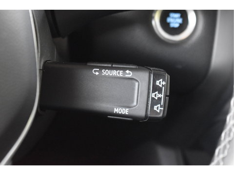 Renault Captur 1.6 E-Tech Hybrid 145 pk Intens Bi-Tone | NL-Auto | Trekhaak | Camera | Carplay/Android | DAB | Keyless | LED | Sfeerverlichting