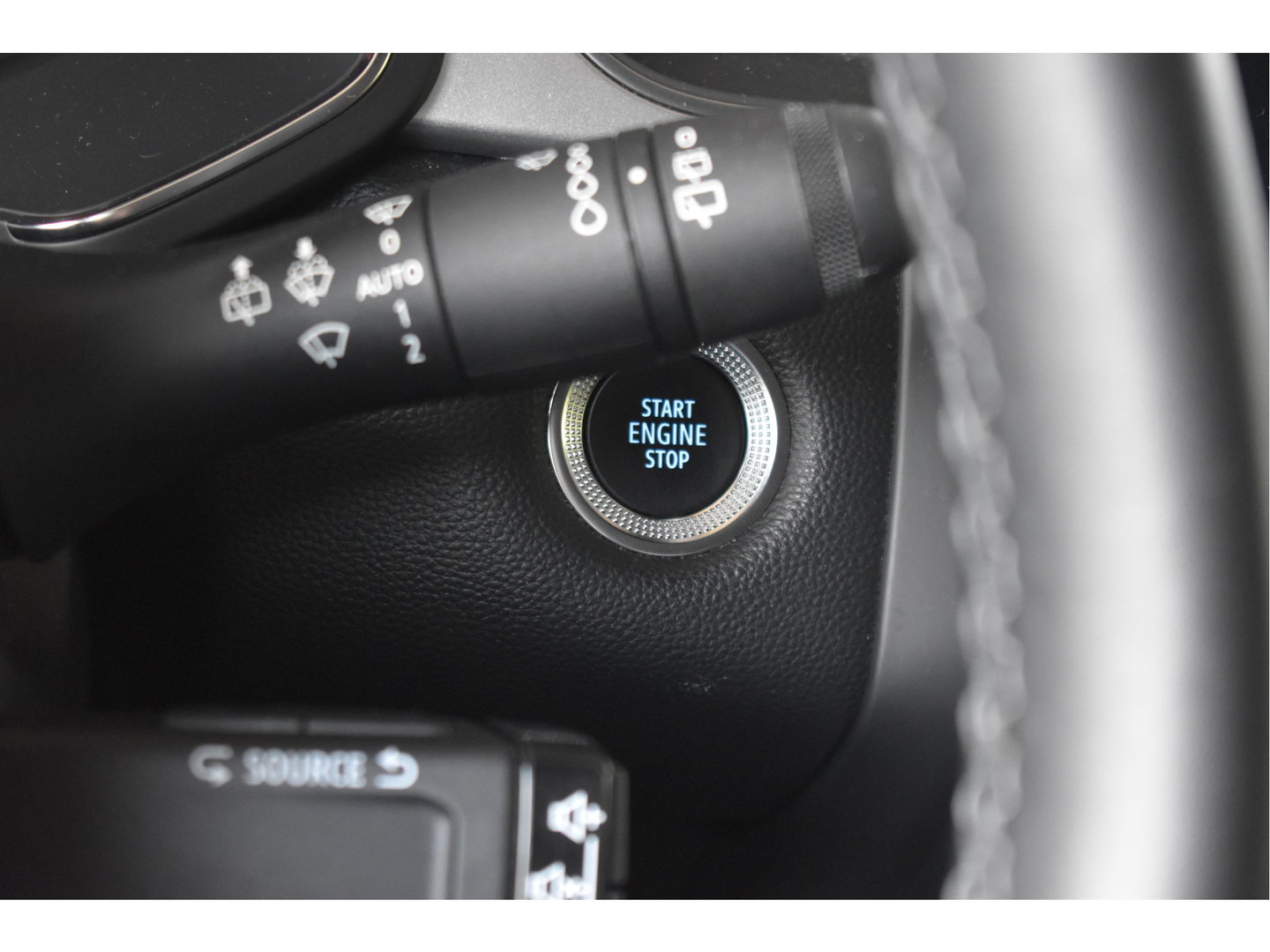 Renault Captur 1.6 E-Tech Hybrid 145 pk Intens Bi-Tone | NL-Auto | Trekhaak | Camera | Carplay/Android | DAB | Keyless | LED | Sfeerverlichting