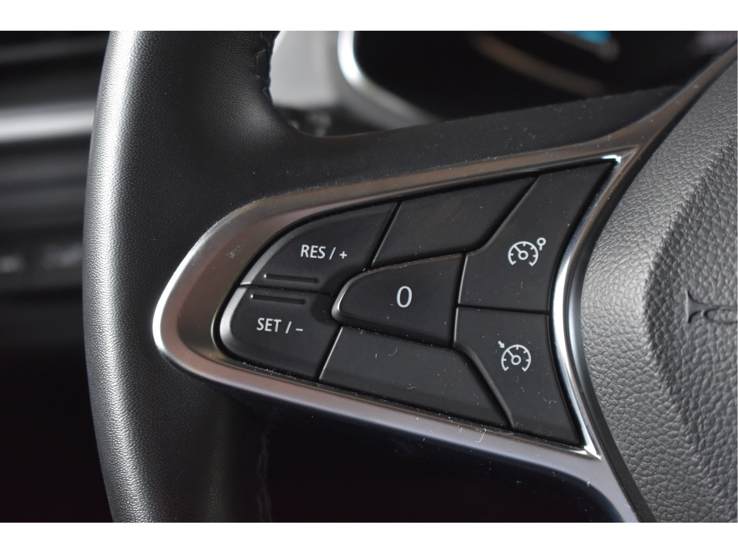 Renault Captur 1.6 E-Tech Hybrid 145 pk Intens Bi-Tone | NL-Auto | Trekhaak | Camera | Carplay/Android | DAB | Keyless | LED | Sfeerverlichting
