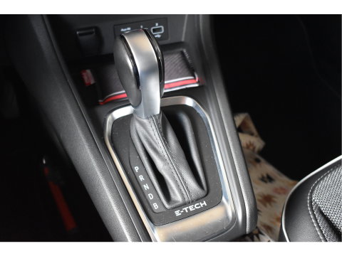 Renault Captur 1.6 E-Tech Hybrid 145 pk Intens Bi-Tone | NL-Auto | Trekhaak | Camera | Carplay/Android | DAB | Keyless | LED | Sfeerverlichting