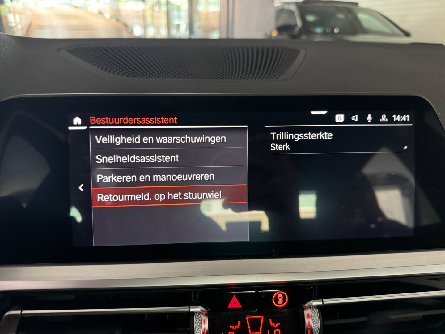 BMW 3-serie 330i High Executive Laser|Stoelverwarming|Carplay|Sfeer