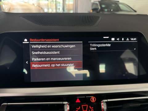 BMW 3-serie 330i High Executive Laser|Stoelverwarming|Carplay|Sfeer