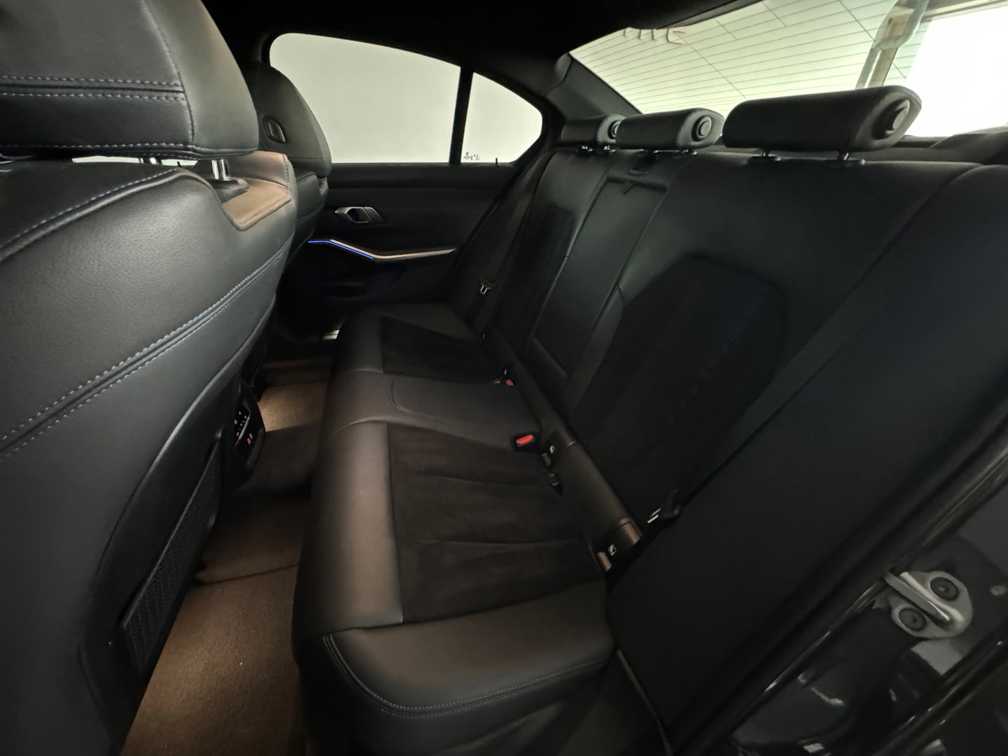 BMW 3-serie 330i High Executive Laser|Stoelverwarming|Carplay|Sfeer