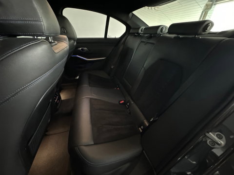 BMW 3-serie 330i High Executive Laser|Stoelverwarming|Carplay|Sfeer
