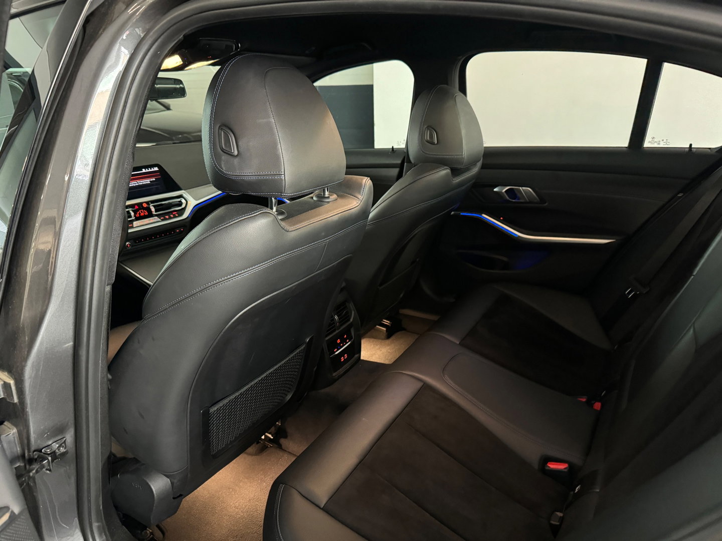 BMW 3-serie 330i High Executive Laser|Stoelverwarming|Carplay|Sfeer