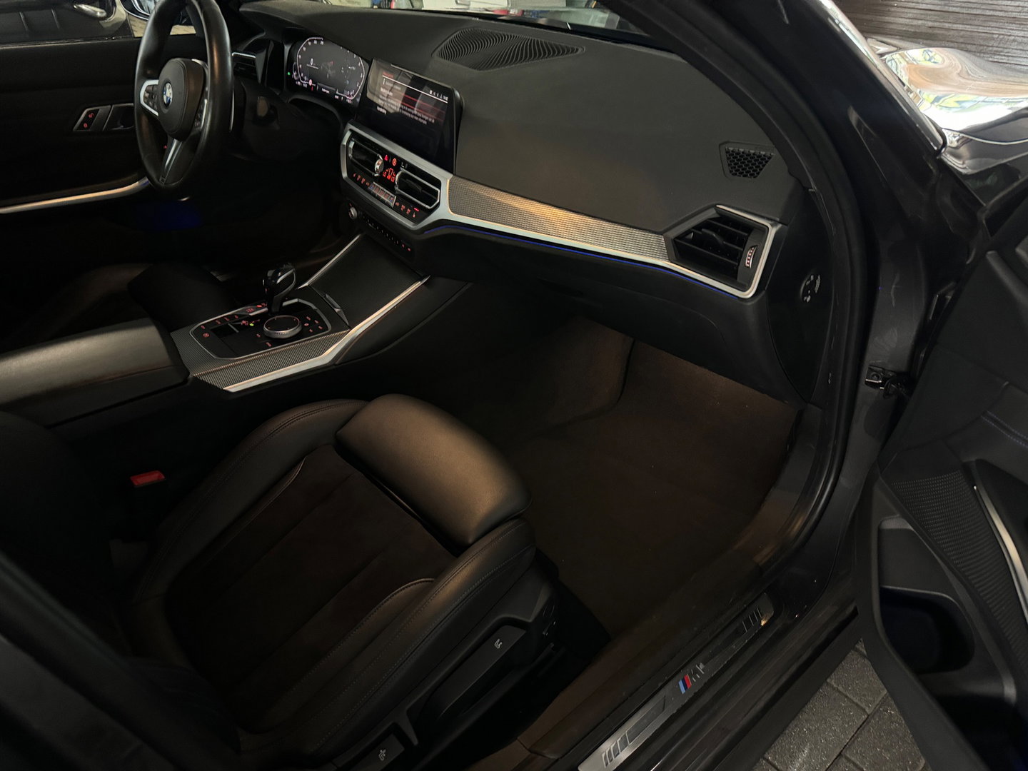 BMW 3-serie 330i High Executive Laser|Stoelverwarming|Carplay|Sfeer