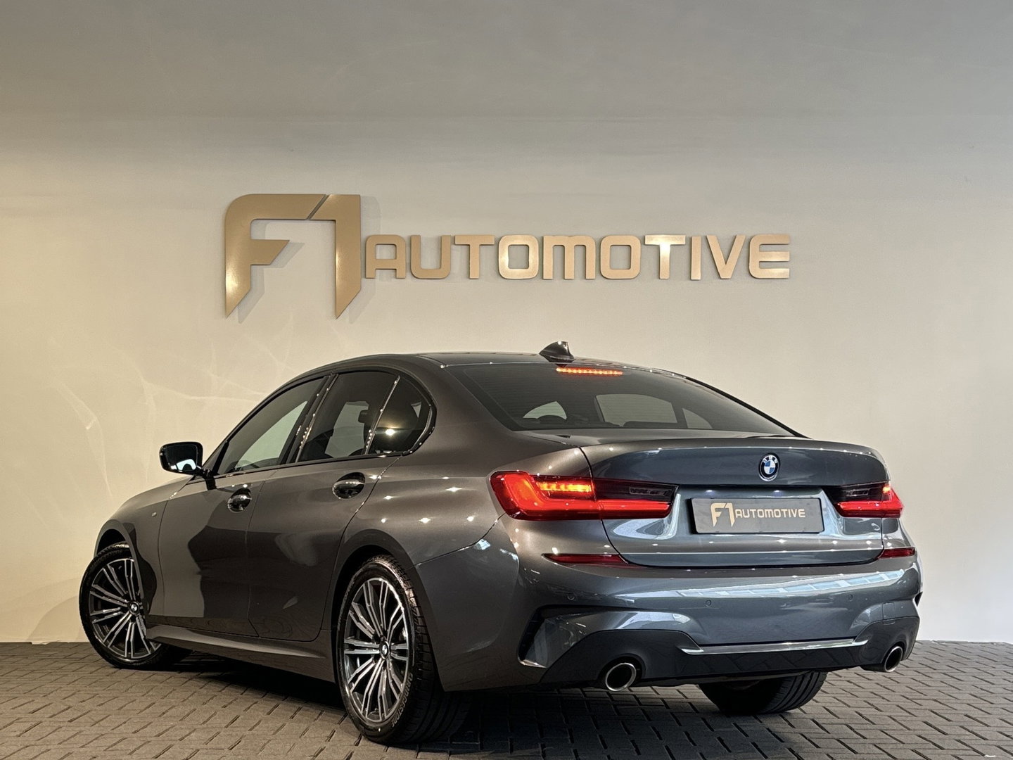 BMW 3-serie 330i High Executive Laser|Stoelverwarming|Carplay|Sfeer