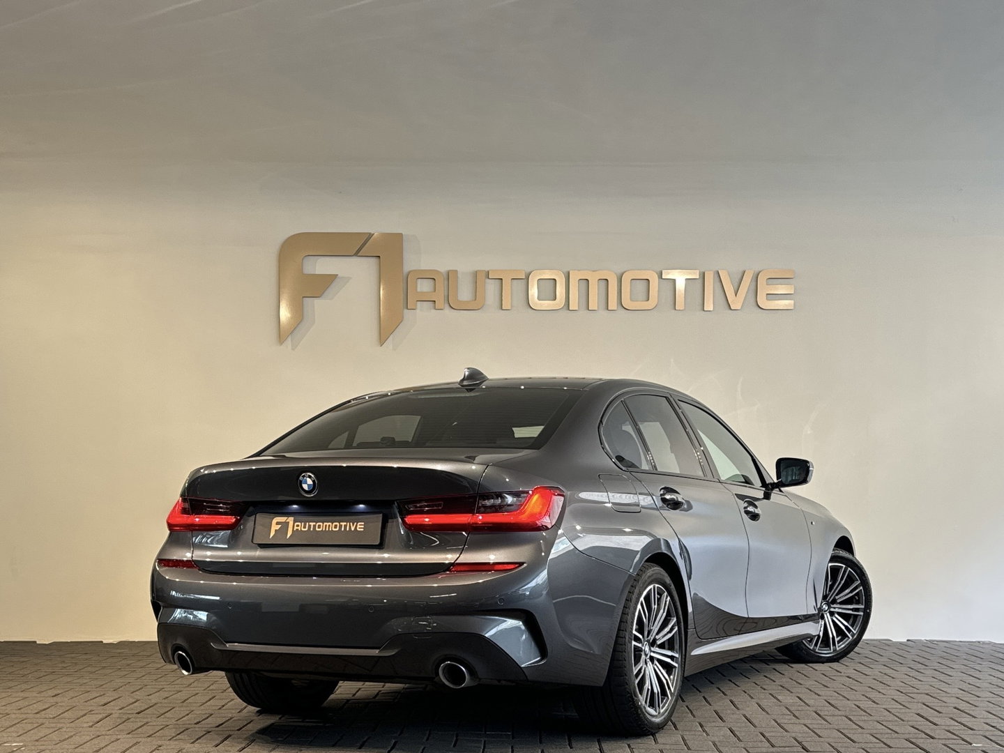 BMW 3-serie 330i High Executive Laser|Stoelverwarming|Carplay|Sfeer