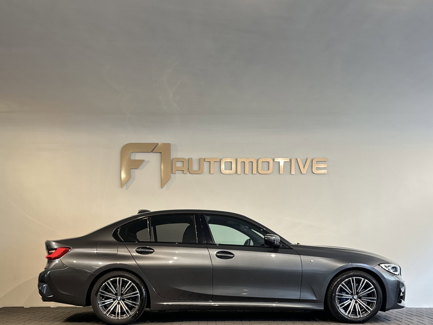 BMW 3-serie 330i High Executive Laser|Stoelverwarming|Carplay|Sfeer