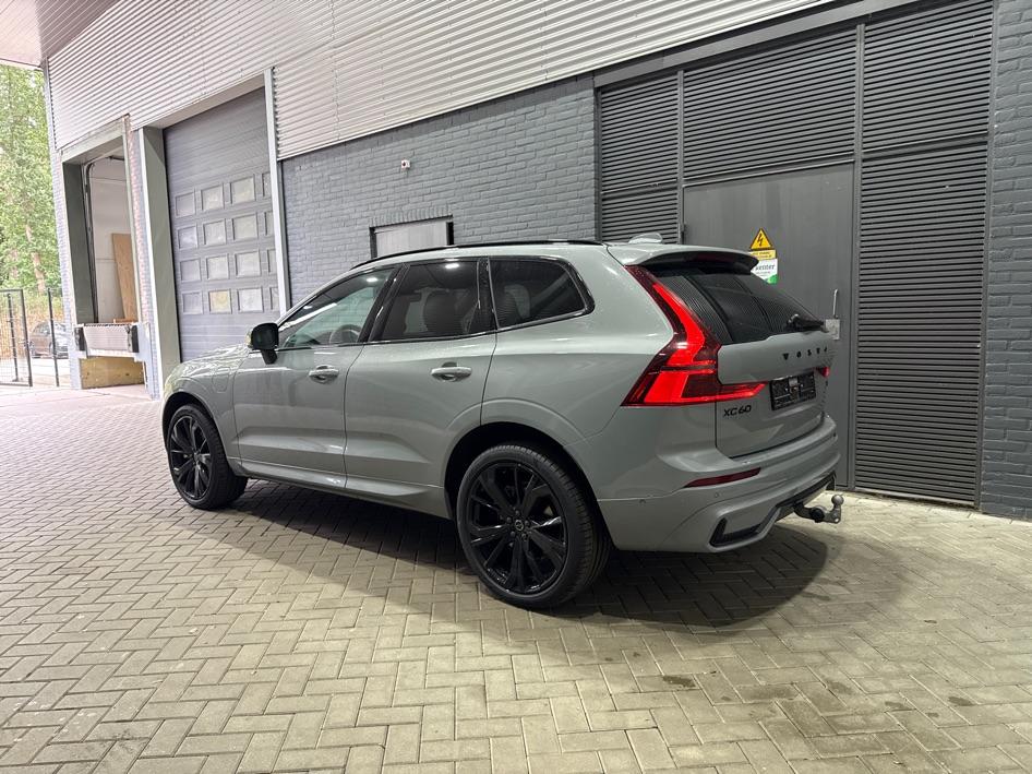 Volvo XC60 T6 Plug-in hybrid Plus Black Edition | ACC | Bowers&Wilkins | Panoramadak | Trekhaak | 360° Camera | Massage+Ventilatie | Head-Up | 21 Inch