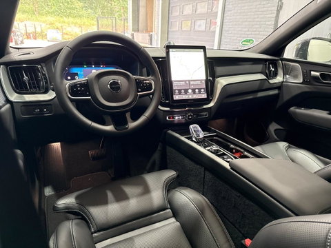 Volvo XC60 T6 Plug-in hybrid Plus Black Edition | ACC | Bowers&Wilkins | Panoramadak | Trekhaak | 360° Camera | Massage+Ventilatie | Head-Up | 21 Inch